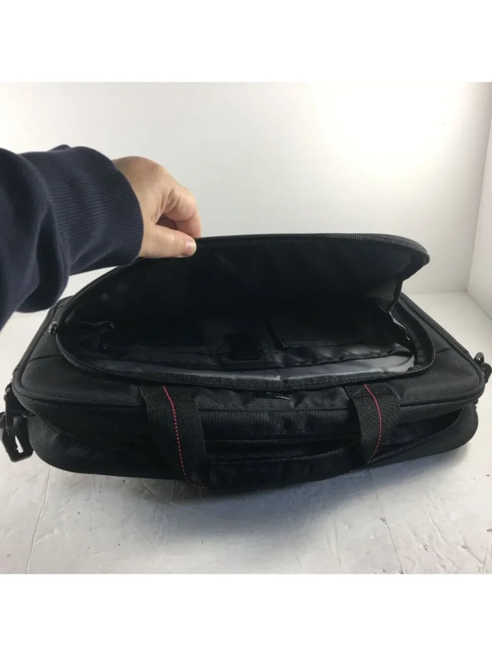 TARGUS LAPTOP MESSENGER BAG TCT027US-92 NWOT